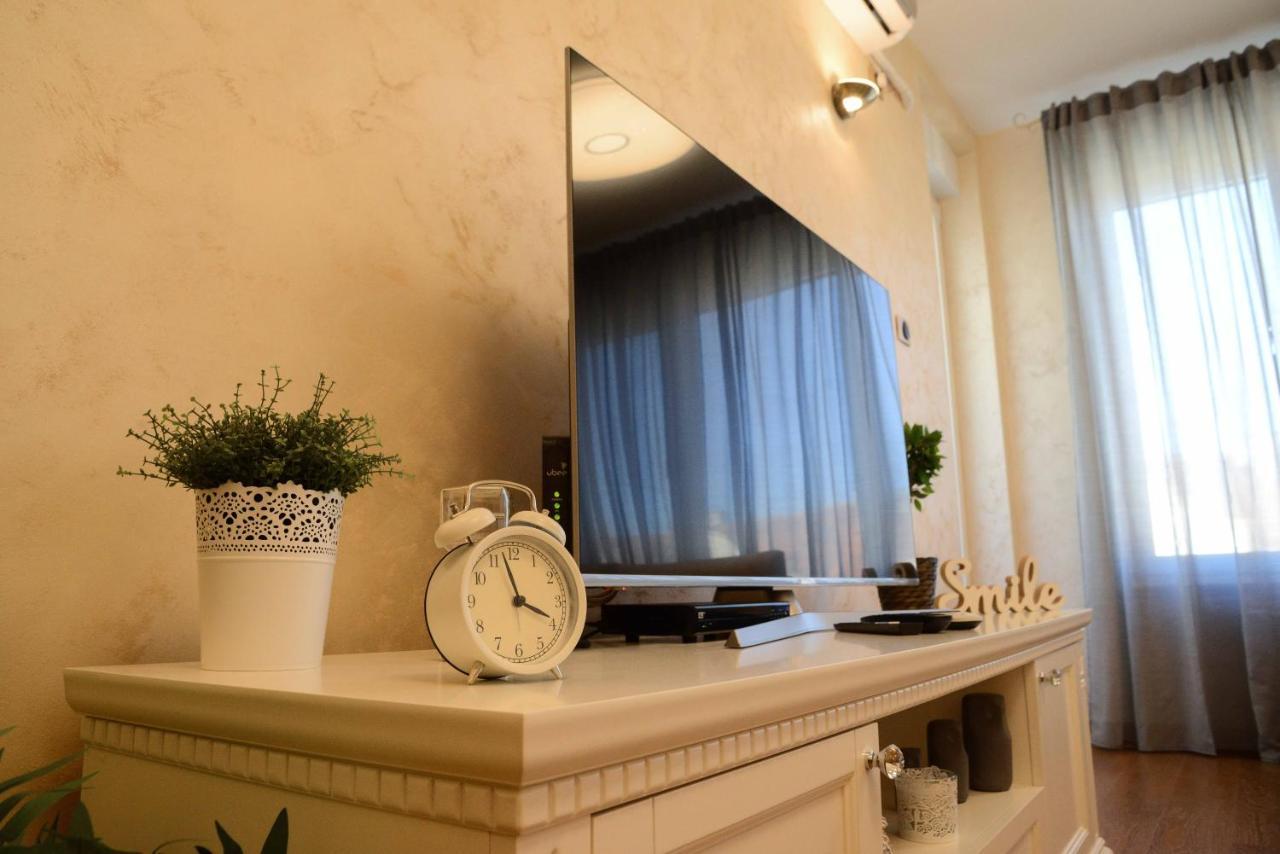 Tesla 70 Apartment With Secure Parking In The Garage Novi Sad Buitenkant foto