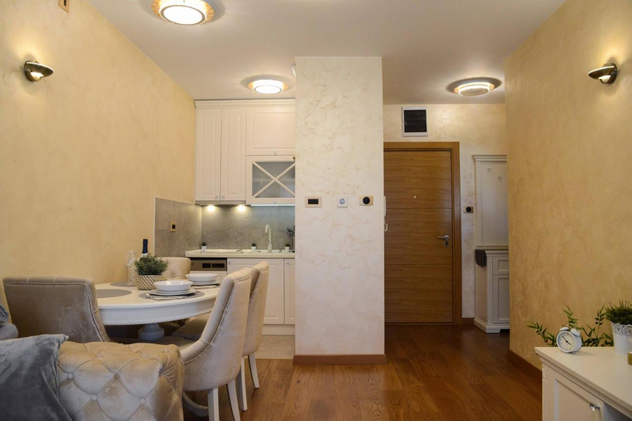 Tesla 70 Apartment With Secure Parking In The Garage Novi Sad Buitenkant foto