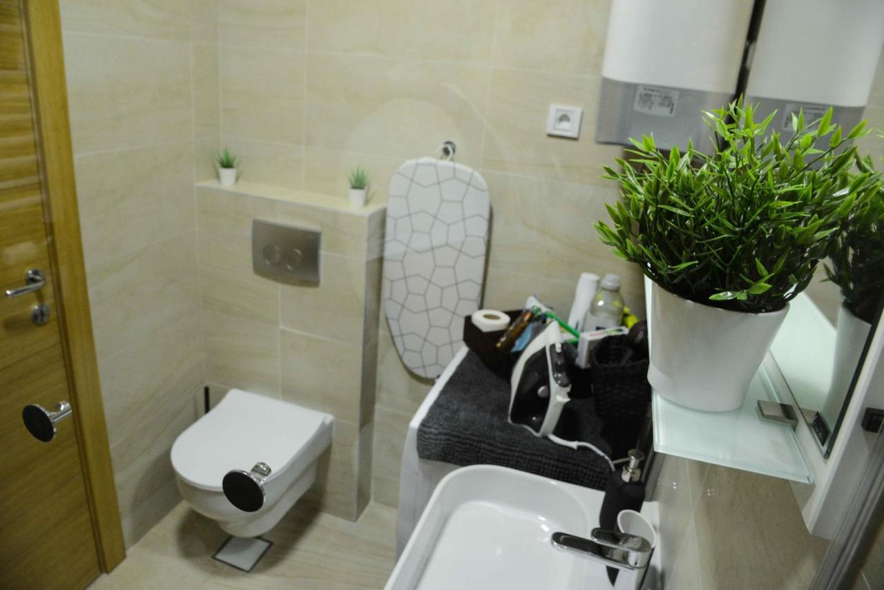 Tesla 70 Apartment With Secure Parking In The Garage Novi Sad Buitenkant foto