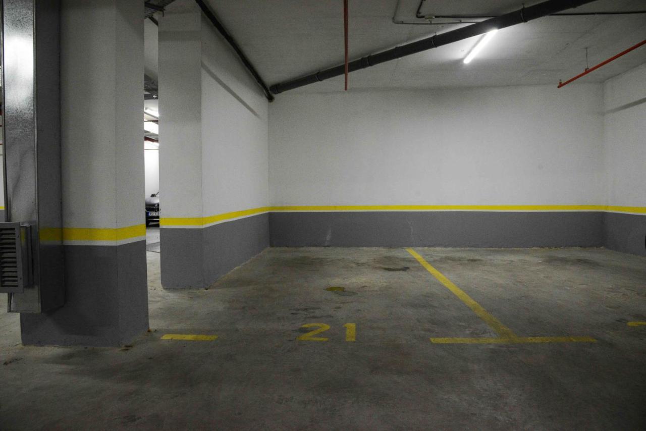 Tesla 70 Apartment With Secure Parking In The Garage Novi Sad Buitenkant foto