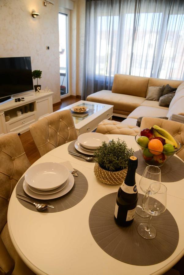 Tesla 70 Apartment With Secure Parking In The Garage Novi Sad Buitenkant foto