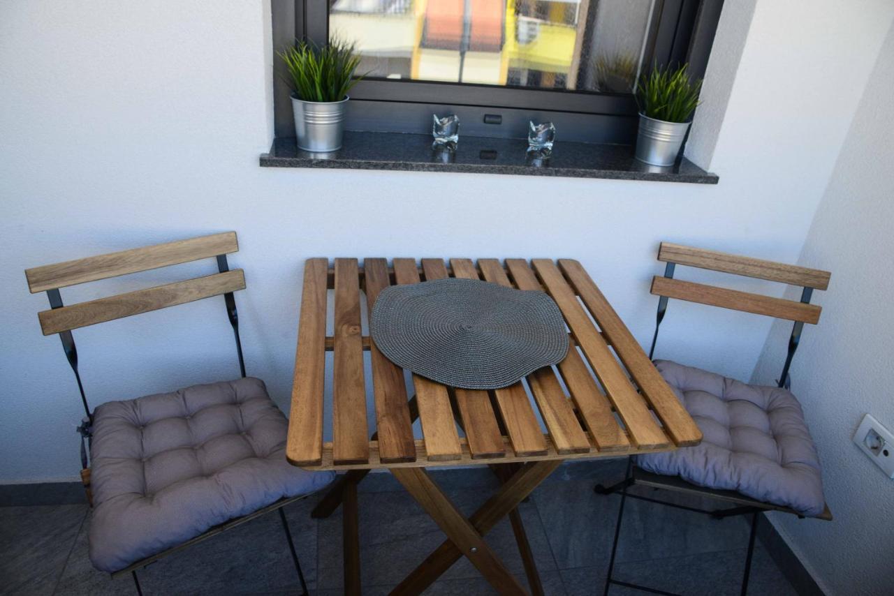 Tesla 70 Apartment With Secure Parking In The Garage Novi Sad Buitenkant foto