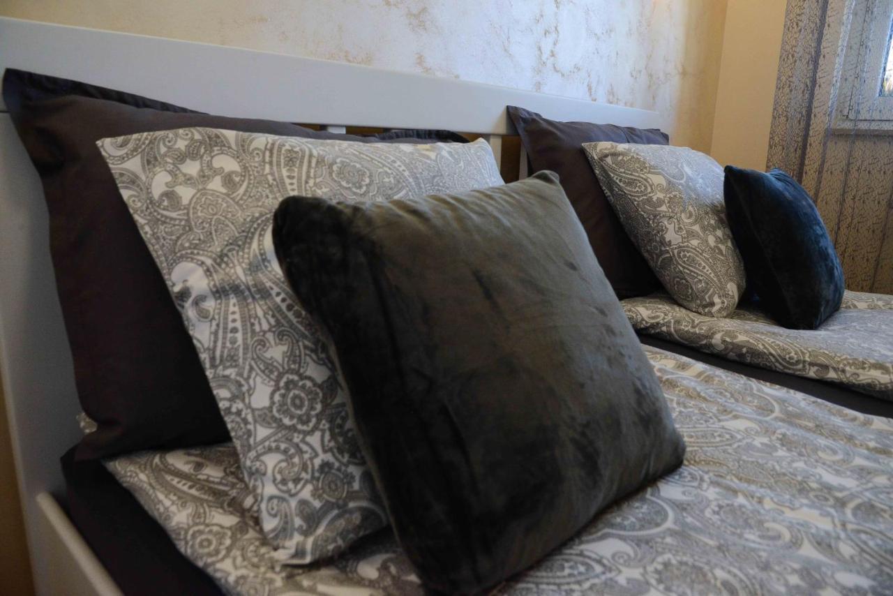 Tesla 70 Apartment With Secure Parking In The Garage Novi Sad Buitenkant foto