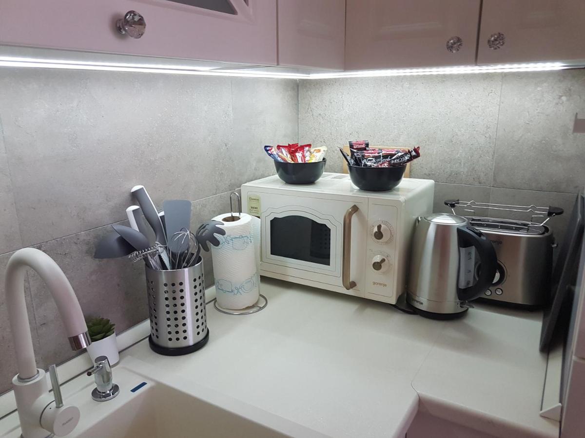 Tesla 70 Apartment With Secure Parking In The Garage Novi Sad Buitenkant foto