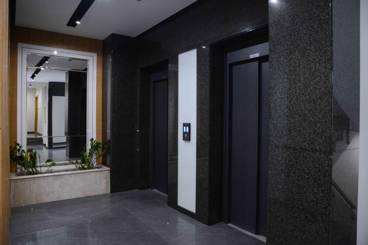 Tesla 70 Apartment With Secure Parking In The Garage Novi Sad Buitenkant foto