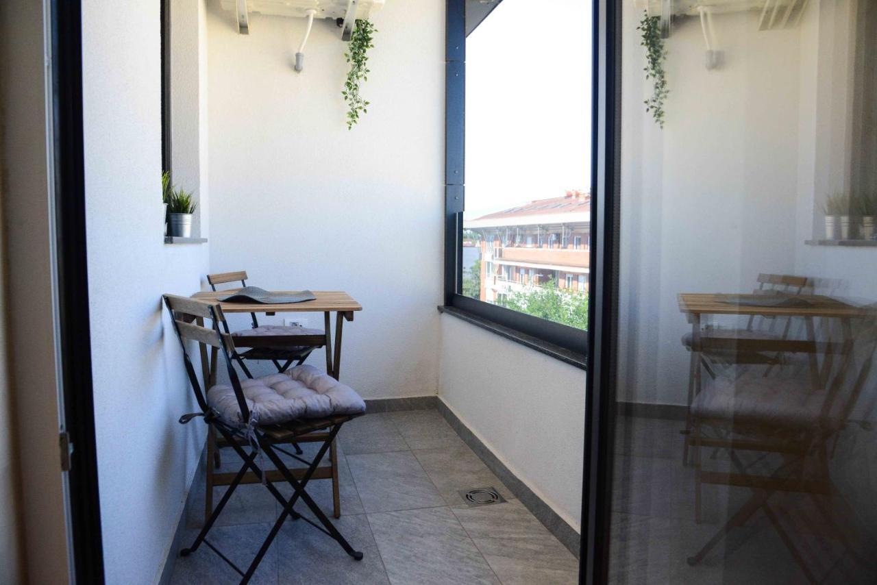 Tesla 70 Apartment With Secure Parking In The Garage Novi Sad Buitenkant foto