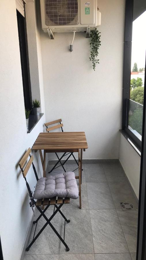Tesla 70 Apartment With Secure Parking In The Garage Novi Sad Buitenkant foto