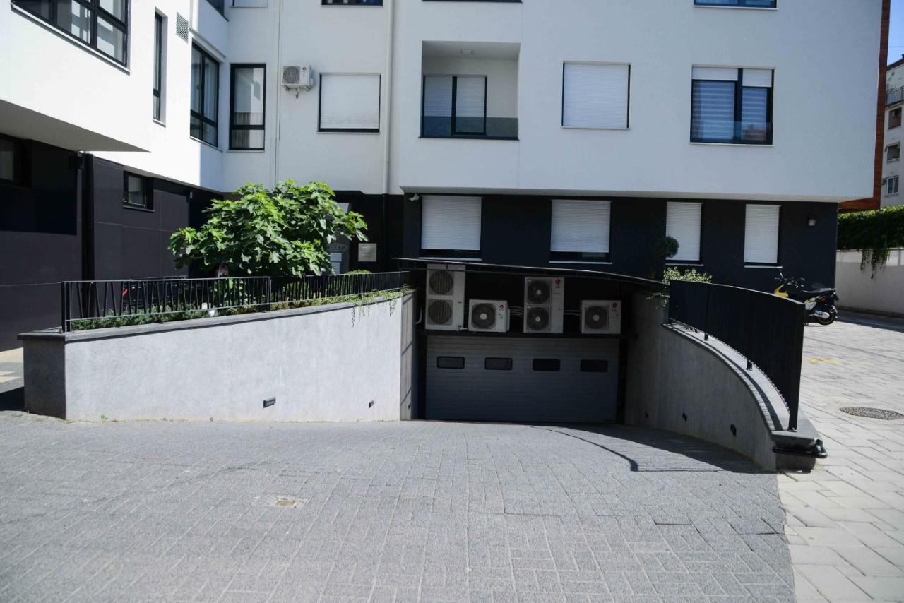 Tesla 70 Apartment With Secure Parking In The Garage Novi Sad Buitenkant foto